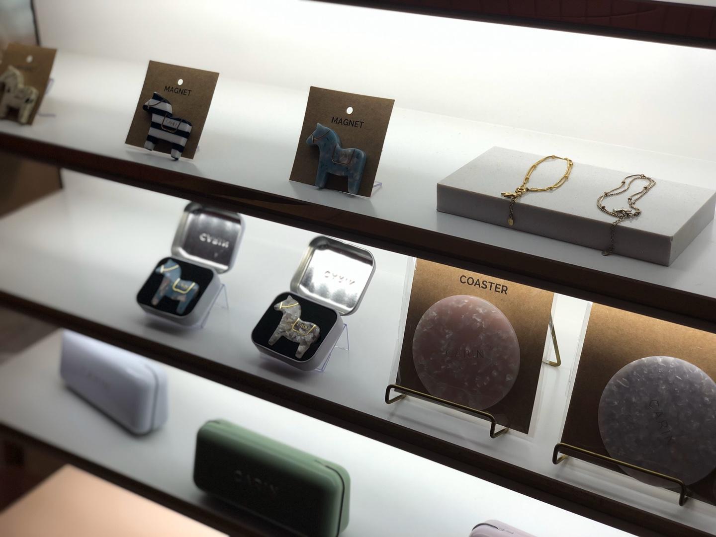 係眼鏡鋪同時又係一間咖啡廳？弘大「CARIN LOUNGE」探訪記，超靚打卡風格但...甜品令人差強人意